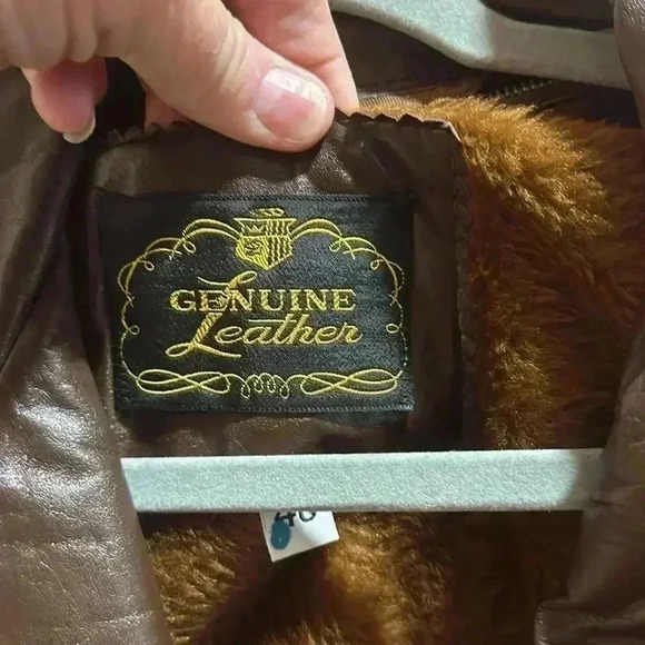 Vintage leather coat with zip out faux fur lining. Size 40. - Picture 2 of 11